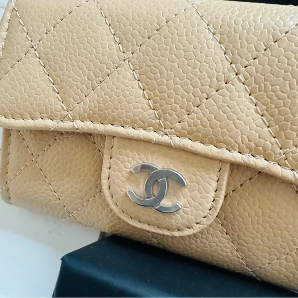 Luxury Designer Gift Boxes that May lead to Chanel or Versace or LV or Dior or G - Picture 5 of 16